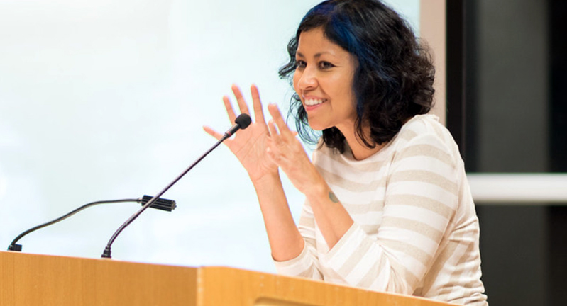 Emmy Pérez, speaking to an audience.