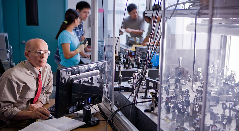 photo of professor and students in reasearch lab